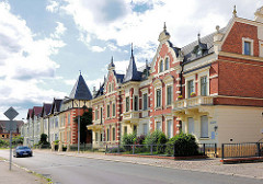 Wohnhäuser mit Backsteinfassade; Giebelturm - Lenzener Strasse, Perleberg.