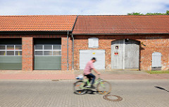 Alt + Neu Garagen und Toreinfahrt; Gebäude / Architektur in Kyritz.