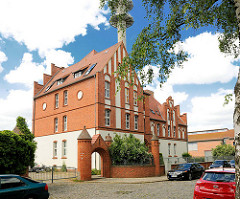 Wohnhaus - restaurierte Backsteinarchitektur der ehem. Garnison / Kaserne Perleberg.