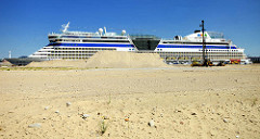 Das Kreuzfahrtschiff AIDAluna hat als erstes Schiff am Kronprinzkai im Hamburger Hafen festgemacht - bis 2015 soll für ca. 80 Mio. Euro das Terminal entstehen.