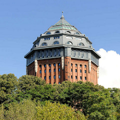 Spitze des Schanzenturms, Wasserturm Hamburg Sternschanze - jetzt Möwenpick Hotel.