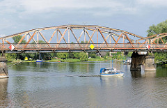 Alte Havelbrücke in Plaue / Brandenburg an der Havel - Stahlfachwerkbrücke, erbaut 1904 - steht unter Denkmalschutz.