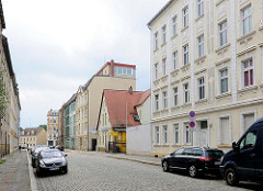 Wohnhäuser unterschiedlicher Baustile / Architekturstile in der Gutenbergstrasse von Brandenburg an der Havel.