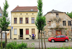 Alt + neu - restauriertes und verfallenes Wohnhaus in Brandenburg an der Havel.