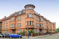 Expressionistischer Baustil / Archtitektur der 1920er Jahre - Wohnhaus mit Erkerturm in der Havelstrasse der Stadt Brandenburg a. d. Havel.