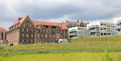 Historische und neue Gebäude - Städtisches Klinikum Brandenburg an der Havel.