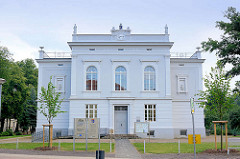 Neoklassizistischer Putzbau - ehem. Grabower Realschule, erbaut 1870.