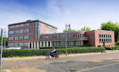Expressionistisches Verwaltungsgebäude - Backsteinarchitektur der 1920er Jahre; Kanalstrasse in Brandenburg an der Havel.