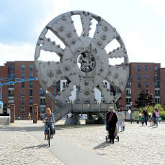 Schneidrad des Elbtunnelbohrers TRUDE; 14,2 m Höhe + 380 t schwere Werkzeug; Industriedenkmal auf dem Gelände vom Museum der Arbeit in Hamburg Barmbek Nord.