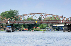 Alte Havelbrücke in Plaue / Brandenburg an der Havel - Stahlfachwerkbrücke, erbaut 1904 - steht unter Denkmalschutz.