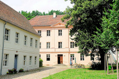 Ehem. Bischofshof am Gotthardtkirchplatz in Brandenburg an der Havel - jetzt interkulturelles Zentrum Gertrud von Saldern.