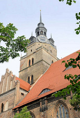 Kirchturm der St. Katharinenkirche von Brandenburg an der Havel - spätgotische Hallenkirche.