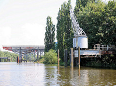 Kräne am Moorfleeter Kanal in Hamburg Billbrook.