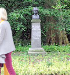 Goethedenkmal - Goethebüste, Bronze an der Havelstrasse der Stadt Brandenburg a. d. Havel.