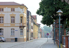 Unterschiedliche Architekturstile - Gründerzeit und Fachwerk; Wohnhäuser Grosser Wandrahm, Fachwerkstadt Grabow.