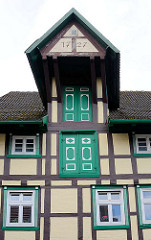 Fachwerkhaus in Grabow, Grosse Strasse - Ladekranvorbau unter dem Dach, Schmucktüren - Denkmalschutz.