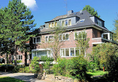Backsteinwohnhäuser - Doppelhäuser in Hamburg Alsterdorf.