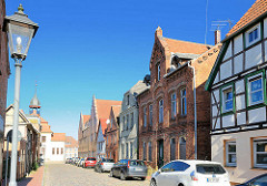 Historische Architektur, Fachwerkhäuser - Backsteingebäude in der Rosenstrasse von Neustadt-Glewe; die Gebäude stehen unter Denkmalschutz.