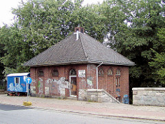 Ehm. Trafohaus an der Dammbrücke / Alsterdorfer Damm in Hamburg Alsterdorf - - Architekt Fritz Schumacher. ( 2006)