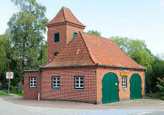 Spritzenhaus der Freiwilligen Feuerwehr am Wöddel in Henstedt - Ulzburg.