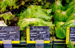 Bio-Wochenmarkt in Hamburg Winterhude - Winterhuder Marktplatz. Biogemüse - Salate, Anbauverband Demeter.