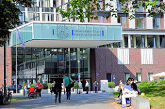 Eingang Neubau Universitätsklinikum Hamburg Eppendorf.
