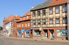 Geschäftshäuser / Wohnhäuser mit Fachwerk oder Ziegelfassade in Lübz.