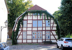 Wohnhaus - Fachwerk; historische Architektur in Neustadt Glewe.
