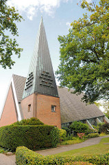 Kreuzkirche in Henstedt Ulzburg - erbaut 1964; Architektur der 1960er Jahre.