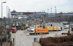DB Umschlagbahnhof Billwerder Containertransport mit Bahn und LKW.