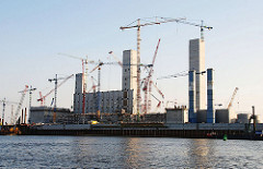 Entstehung des Kohlekraftwerk / Baustelle mit Baukränen (04-2009)