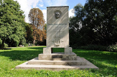 Gedenkstein Detlev von Liliencron im Liliencronpark in Hamburg Rahlstedt.