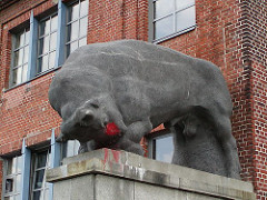 Skulptur Stier an der ehem. Rinderschlachthalle / Schlachthof Sternschanze.