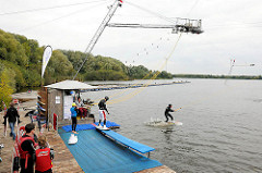 Wasserski und Wakeboardanlage am Neuländer See - Fotos aus den Hamburger Stadtteilen.