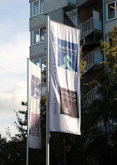 Flaggen des Mode Centrum Hamburg Schnelsen.