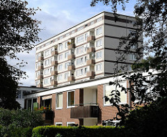 Wohnungen in Hamburg - Architektur in Neugraben Fischbek - Hochhaus und Reihenhaus.