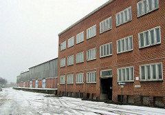 Verwaltungsgebäude und Lagerschuppen mit Lagerrampe am Versmannkai / Versmannstrasse (2006)