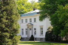 Hamburger Architektur - Bilder aus Blankenese - Landhaus Godeffroy an der Elbchaussee. Erbaut 1890-92, Architekt Frederick Hansen.