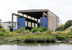 Schiffshalle der ehem. Oelkerswerft am Reiherstieg in Hamburg Wilhelmsburg - die Schiffswerft wurde 1991 endgültig geschlossen.