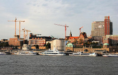 Baustellen an der Bernhard Nocht Strasse - Hochhäuser werden gebaut, die die Silhouette Hamburgs bestimmen. (2006)