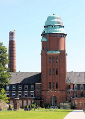 Wasserturm und Schornstein - Bilder vom ehem. Hamburger Krankenhaus Barmbek Nord.