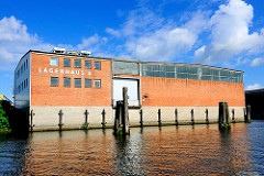 Lagerhaus D im Moldauhafen - Speichergebäude im Hafen Hamburgs - Bilder aus dem Kleinen Grasbrook.