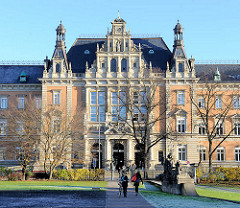Hamburger Strafjustizgebäude am Sievekingplatz; erbaut 1879 -82; Architekt der damalige Oberbaudirektor Carl - Zimmermann.