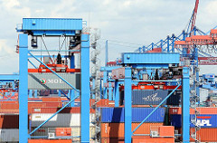 Double Rail Mounted Gantry (DRMG) - Containerterminal Altenwerder; unterschiedlich hohe Portalkranpaare transportieren die Container vollautomatisch.