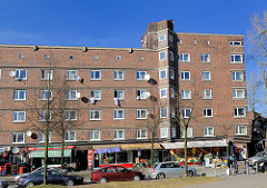Wohnhaus mit Geschäften im Paterre - wohnen auf der Veddel, Bezirk Hamburg Mitte.