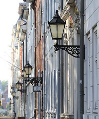 Historische Lampen in der Palmaille - Bilder aus dem Stadteil Hamburg Altona Altstadt.