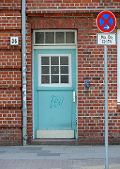 Hauseingang Backsteingebäude - Hamburg Bahrenfeld, Wohnanlage Leverkusenstieg, Bessemer Weg.