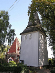 Kirchturm aus Holz der Neuengammer St. Johannis Kirche - erbaut um 1630.