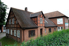 Historisches Fachwerkhaus an der Winsener Strasse l- Hamburg Langenbek - Bezirk Harburg.