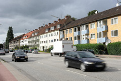 Wohnblocks an der Hauptverkehrsstrasse Heimfelds - Architektur der 1950er Jahr an der Stader Strasse.